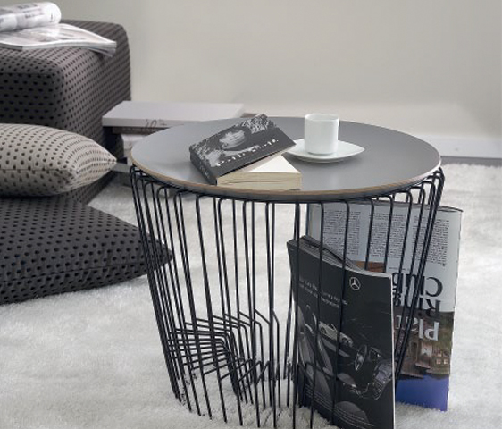 Porta riviste con vassoio in legno di diversi colori: grigio, bianco, nero, legno